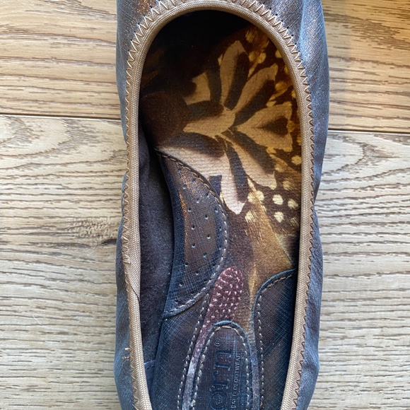Born Bronze Metallic Flats - Size 7 - Picture 4 of 7